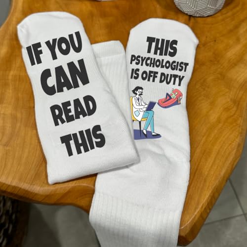 If You Can Read This This Psychologist Is Off Duty Socks – Funny Gift for Therapists, Mental Health Professionals, Cozy Novelty Socks for Women and Men4