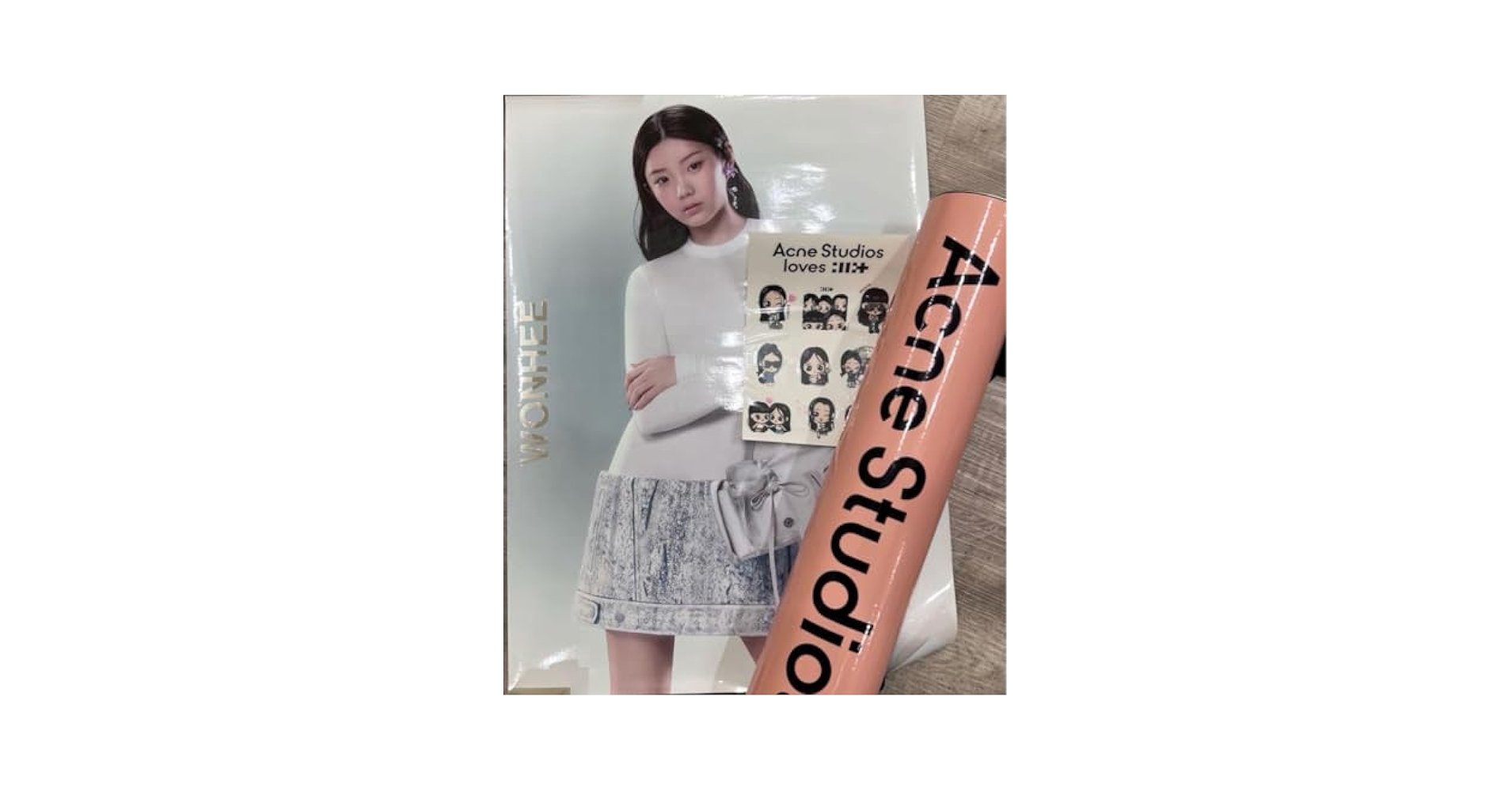 Amazon.co.jp: acne studios ILLIT ウォンヒポスターアイ リット