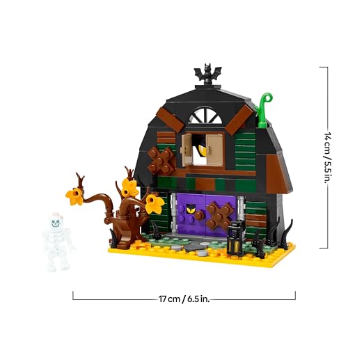 Granaio di Halloween - Giocattolo da Esposizione con una Minifigure di Scheletro e Accessori Spaventosi tra cui un Pipistrello e Lampade - Regalo Creativo per Bambini e Bambine da 8 Anni - 40721 - Lego - Immagine 2