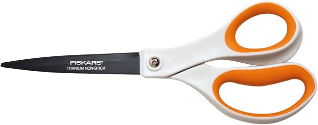 Fiskars Nożyczki uniwersalne nieprzywierające, Długość: 21 cm, Powłoka tytanowa/ostrze ze stali nierdzewnej/uchwyty z tworzywa sztucznego, Białe/pomarańczowe, 1004721