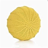 Como una cruz entre una bolsa de frijoles y otomano tradicional, este puf es sensacionalmente elegante, acogedor y versátil.