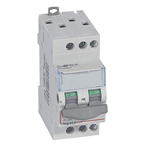 Corta circuitos Legrand de tres polos con protección magnetotérmica modular y peso de 783 g