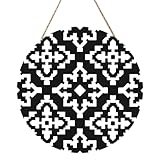 Durable et léger : fabriqué à partir de bois MDF de qualité supérieure, ce panneau est à la fois léger pour une suspension facile et assez durable pour résister à une utilisation toute l'année, ce qui le rend parfait pour les environnements intérieurs et extérieurs