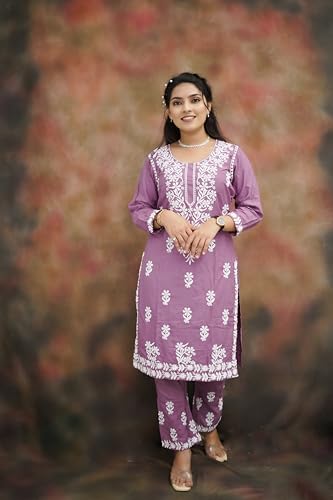 Image of Women's Cotton Blend Lucknowi Embroidered Chikankari Straight Kurta with Pant Set