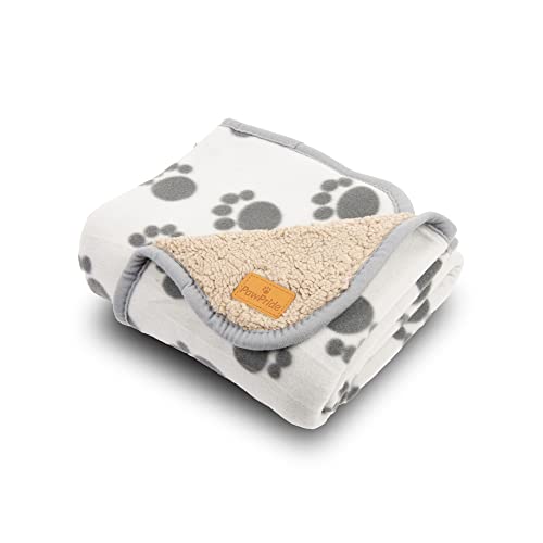 PawPride Manta para mascotas súper suave para perros y gatos, forro polar de calidad con textura sherpa, tamaño grande 80 cm x 100 cm, suave y cálido, mantiene tu casa limpia (gris claro) Cover