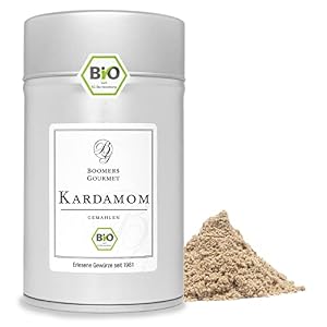Boomers Gourmet - Bio Kardamom gemahlen – Hochwertiges Kardamompulver aus nachhaltigem Anbau – Intensives Aroma für Backen, Kochen, Chai, Kaffee & Currys - Gewürzdose - 40 g