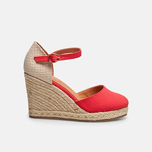 Eleganza casual: Con le loro iconiche suole in corda e design colorati, le espadrillas aggiungono un tocco fresco e alla moda a ogni outfit.