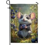 Diseño de doble cara: la bandera de jardín muestra un encantador ratón y arándanos en ambos lados, asegurando visibilidad desde cualquier ángulo. Las imágenes divertidas y los colores vibrantes crean una decoración llamativa para tu espacio al aire libre.