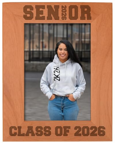 ThisWear Class of 2018 Seniors Spelled with 2018 Cornice in Legno Naturale incisa 5x7 Vertical Wood