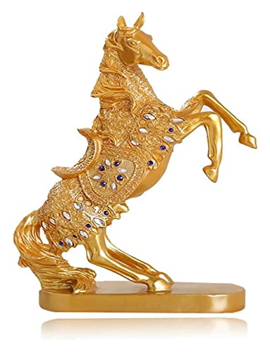 Décoration de la cour extérieure avec cette statue de cheval argentée