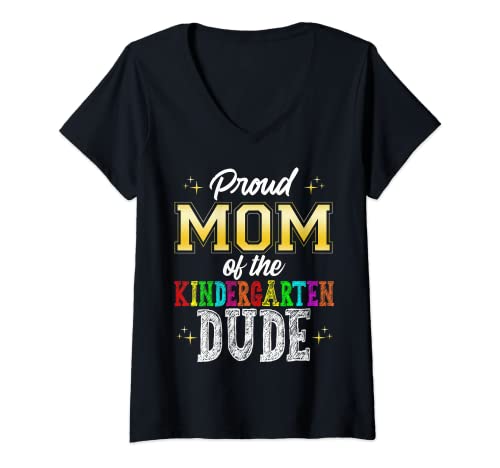 Mujer Orgullosa Mamá del Kindergarten Dude Primer Día de la Escuela Camiseta Cuello V