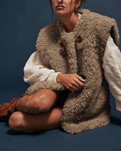 Locachy Women's Casual Faux Fur Vest Warm Toggle Closures Sleeveless Outerwear Vest4