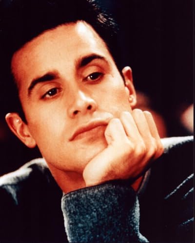 Posterazzi Freddie Prinze Jr. Leaning On Hand In Boys And
