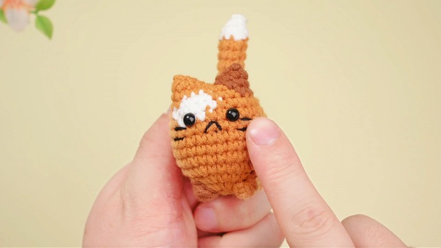 6 Pcs Crochet Cat Figurines Handmade Knitted Cute