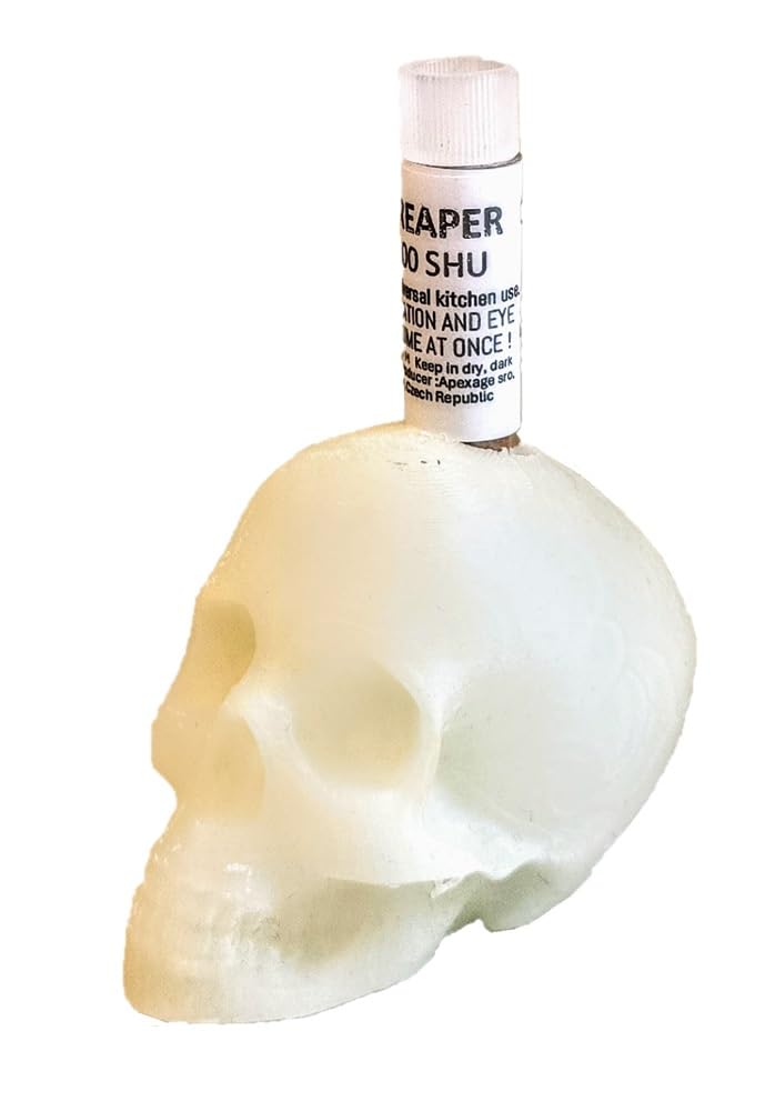 Carolina Reaper en polvo con 2.200.000 SHU 2,5 g en una calavera fosforescente que brilla en la oscuridad.