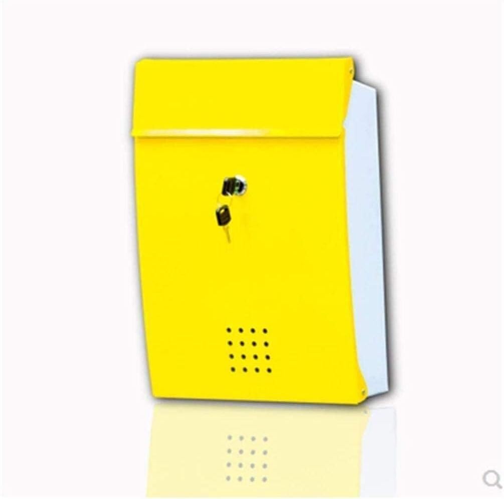 Boîte aux lettres extérieure verticale finie la rouille et le courrier mouillé