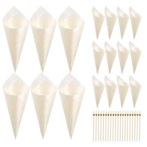 Cornet de crème glacée en bois et brochettes de chips pour buffet de mariage champêtre