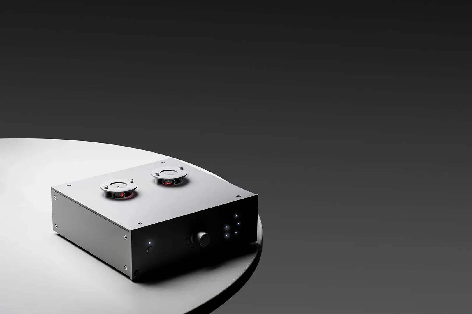Pro-Ject Tube Box DS3 B Dual-Mono True Balanced Röhren-Phono-Vorverstärker (Silber)