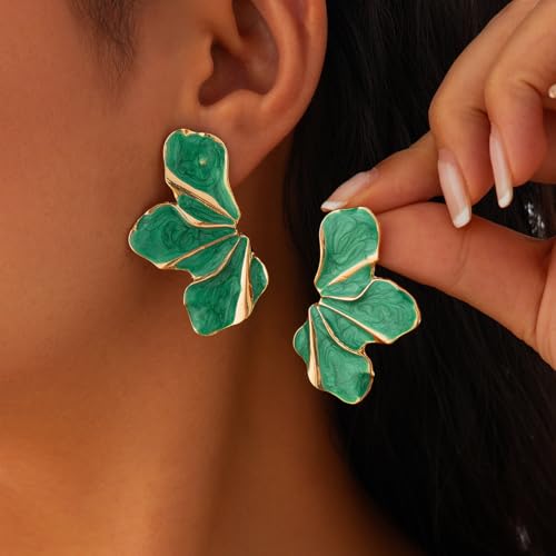 Boucles d'oreilles fleur légères à pétales irréguliers et relief tendance