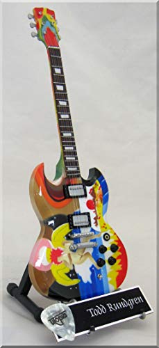 TODD RUNDGREN Guitare Miniature avec médiator UTOPIA FOOL - Les Beatles, Paul McCartney, John Lennon, RIngo Starr, George Harrison TODD RUNDGREN Guitare Miniature avec médiator UTOPIA FOOL