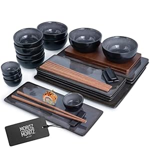 Moritz & Moritz Set Sushi Giapponese – Set Sushi per 4 Persone – 29 Pezzi Set per Servire il Sushi con 3 Piatti per Sushi – 4x Piatti Sushi Giapponesi, Ciotola per Miso, Ciotoline e Bacchette