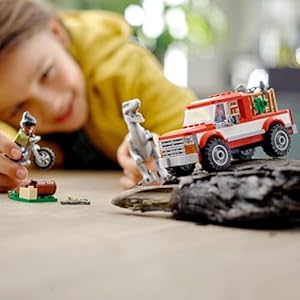 Amazon.co.jp - レゴ® ジュラシックワールド ヴェロキラプトルをおびき出せ：ブルーとベータ 76946