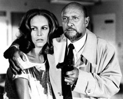 Halloween II 1981 Donald Pleasence protects Jamie Lee Curtis 24x30