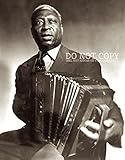 Photo d'art noir et blanc Photographie de plomb Belly 20,3 x 25,4 cm – Magnifique portrait de 1942 – Blues américains et Musique Folk Pioneer – Accordéon – Photo rare – Affiche d\'art