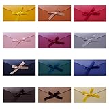 【Facile à utiliser】: il suffit d’insérer les cartes cadeaux ou d’autres petits objets dans l’enveloppe et de les décorer avec des rubans. C'est simple et pratique. Le design vintage et les styles colorés apporteront une joie infinie à vos fêtes, célébrations et autres occasions.