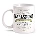 Produktbild Fashionalarm Tasse Ich komme aus Karlsruhe - beidseitig bedruckt mit coolem Spruch | Geschenk Idee für Karlsruher Männer & Frauen, Farbe:weiß