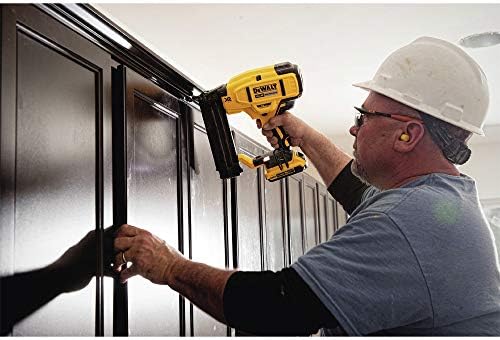 DeWalt DCN680D1 20V MAX 18-Gauge Brad Nailer Kit - Image 5