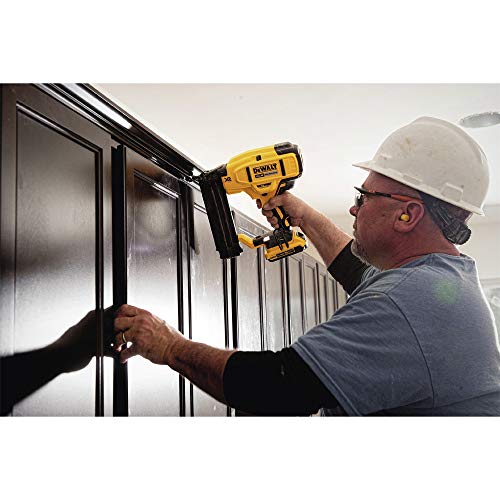 DEWALT 20V MAX* Cordless Brad Nailer Kit, 18GA (DCN680D1) - image 7