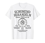 Klassisch geschnitten, doppelt genähter Saum.