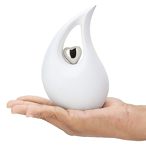KEEPSAKE COMPANY Weiße, tropfenförmige, mittelgroße Urnen für menschliche Asche mit silbernem Herz (15,2 cm Höhe) – einzigartige mittelgroße Urne für Beerdigungen – kleine Haustierurne, weiß matt