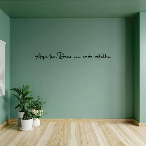 Frase Decorativa em MDF, Aqui tem Deus em cada detalhe, 120x10 cm