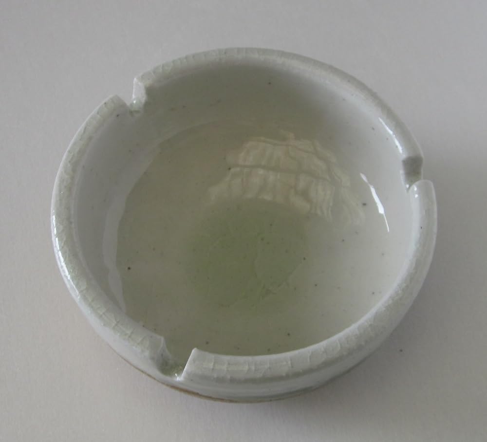 せともの焼きの磁器の灰皿です。 【公式通販】