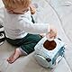 Done by Deer Sensorischer Stoffwürfel Deer Friends Farbmix - lustiges Motorikspielzeug für Babys ab 6 Monaten - Motorikwürfel mit spannenden und stimulierenden Aktivitäten, EIN perfektes Babygeschenk