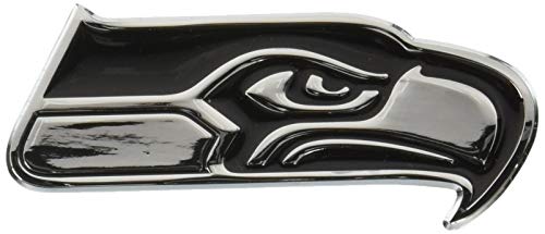 Emblema de metal premium NFL en color naranja vibrante para coche