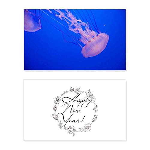 Tarjeta de Año Nuevo de medusa y organismo marino tropical con mensaje de bendición