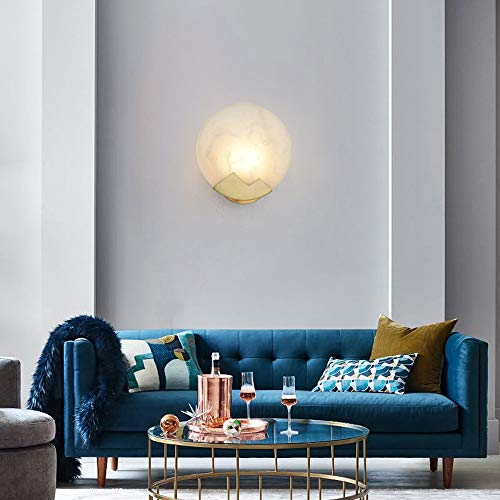 Aplique de pared exclusivo en resina artística y latón con diseño de vanguardia