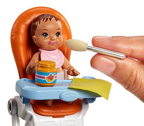 Mattel Barbie FHY99 "Skipper Babysitters Inc." Puppen und Hochstuhl Spielset (schwarzhaarig) – Bild 6