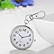 JewelryWe Taschenuhr Uhr mit Karabiner Schlüsselanhänger: Damen Herren Karabineruhr Klassische Einfache Analog Quarz Uhren mit Silber Rundem Gehäuse und großen Arabischen Zahlen Zifferblatt