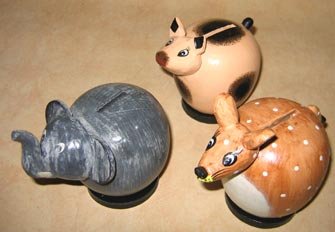 Tirelire en bois biche : idée cadeau de naissance originale et utile