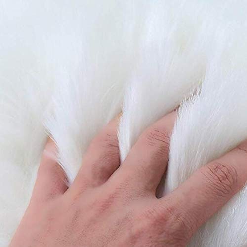 Coussin rond en peau de mouton blanc grand format pour sol peluche - 4