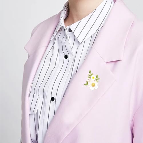 Image of Fashion Flower Brooches for Women Daisy Flower Pearl Chrysanthemum Elegant Enamel Pins Casual Jewelry For Women Party Bag Hat Brooch Pins Accessaries