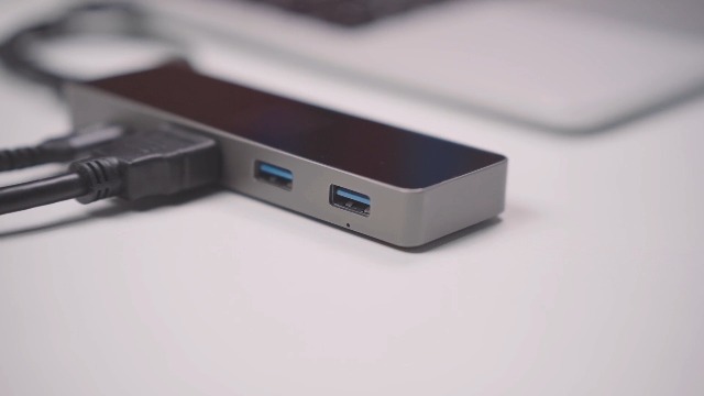 Amazon | DOCKCASE 7-in-1 USB-C ハブ：HDディスプレイ搭載、4K