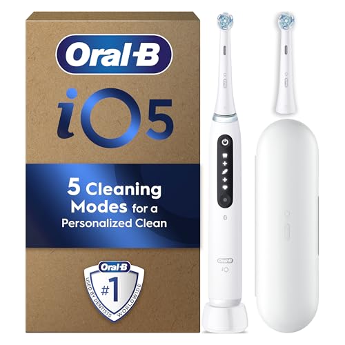 Oral-B Cepillo de dientes eléctrico iO 5 blanco, 2 cabezales de cepillo de dientes, 1 estuche de viaje, diseñado por Braun