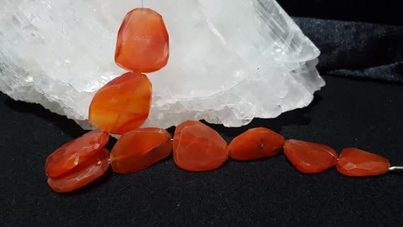 Perles carnelian de taille progressive pour réussir vos colliers sans trier