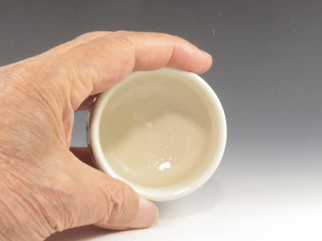 Amazon.co.jp: 犬山焼（愛知県） 松皮窯 酒器 ぐい呑 雲錦手色絵 