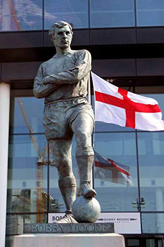 Drapeau Angleterre St George et statue Bobby Moore pour déco salon rétro - 2